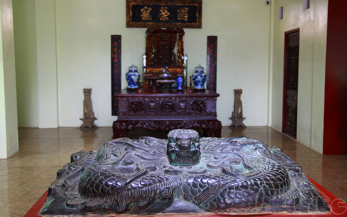 Antiques in Hoang Long Antique Museum